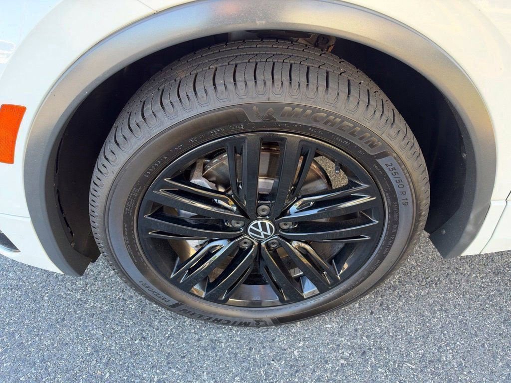 Used 2022 Volkswagen Tiguan SE R-Line FWD image 12