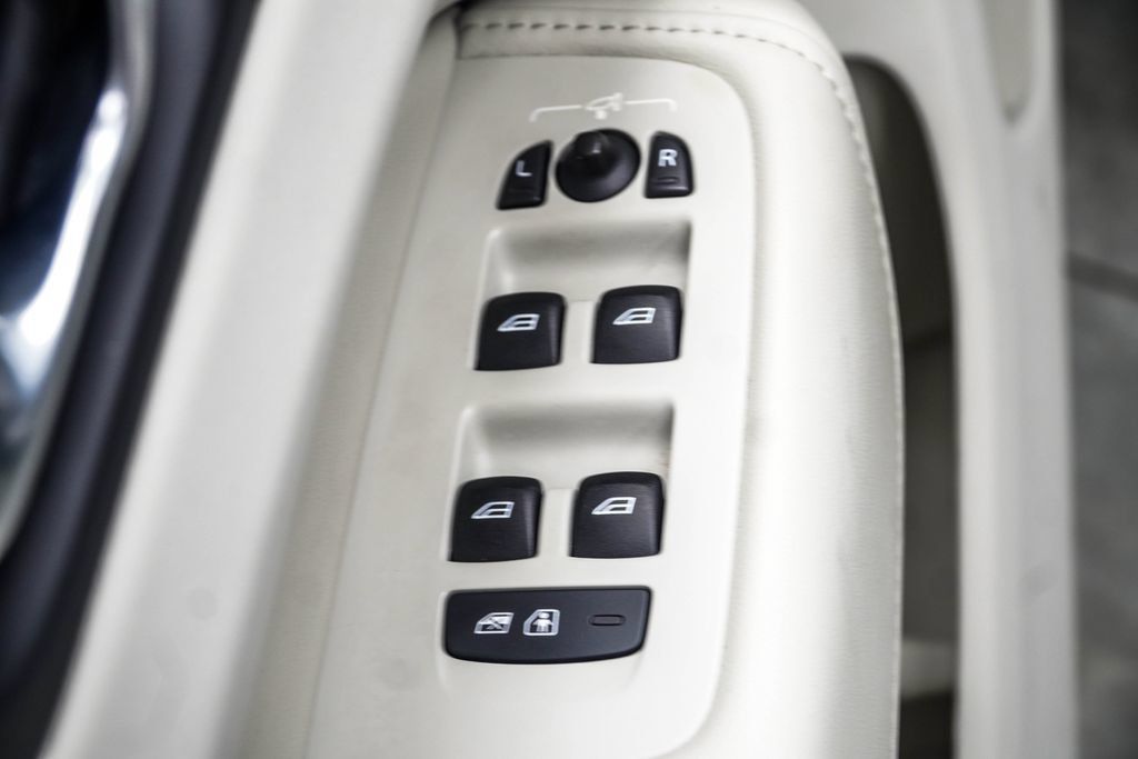 Used 2023 Volvo XC60 T8 Ultimate w/ Climate Package AWD/4WD image 35
