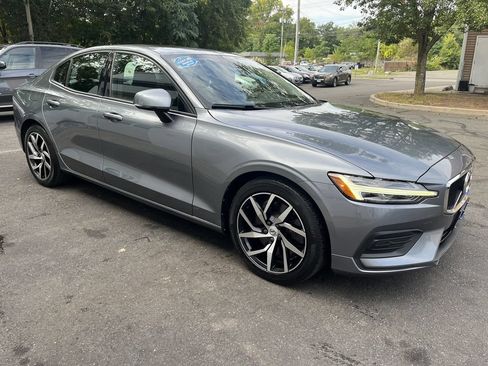 Used 2020 Volvo S60 T6 Momentum AWD/4WD image 4