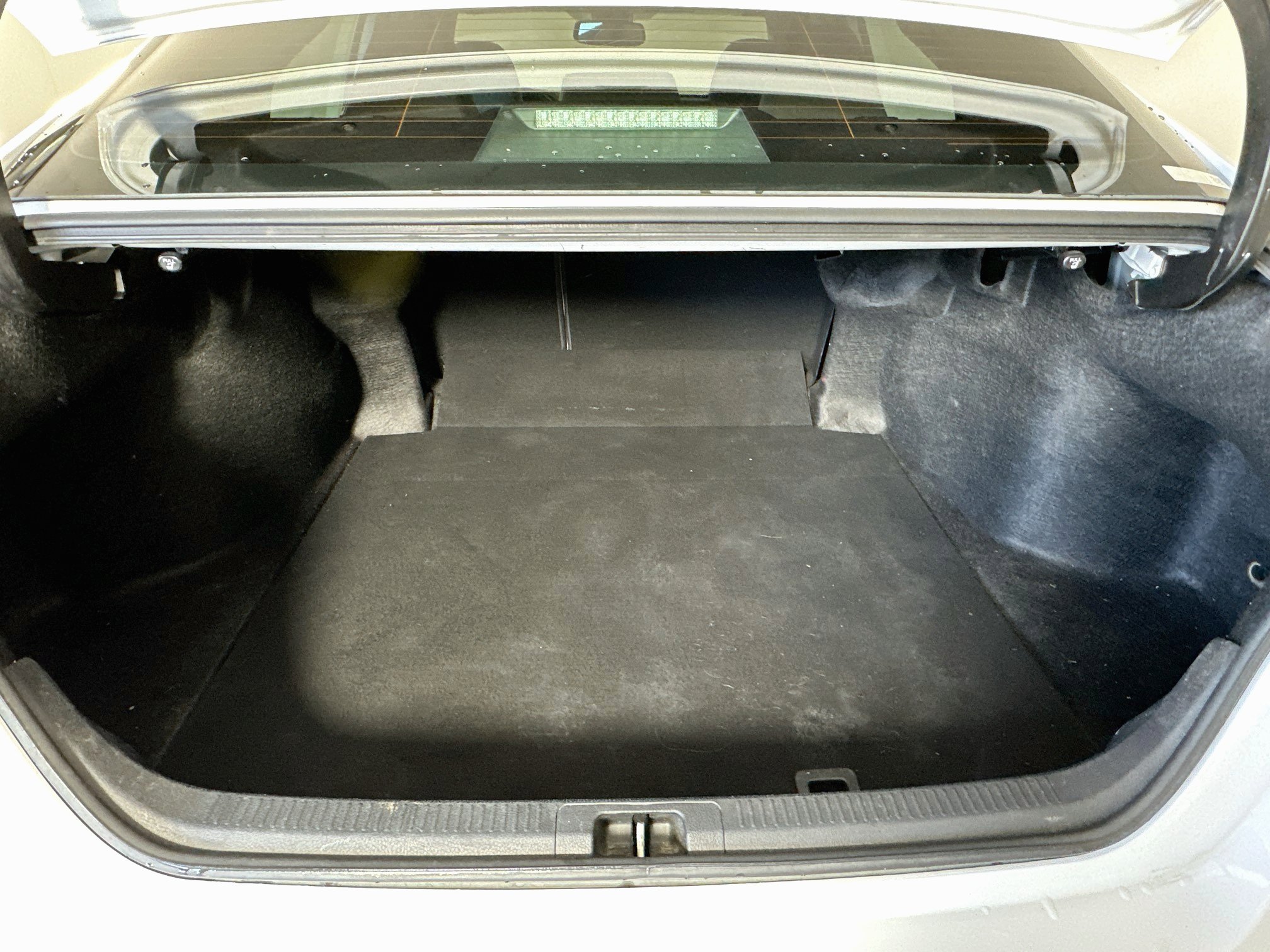 Used 2019 Toyota Camry SE w/ Convenience Package FWD image 29