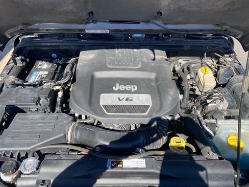 Used 2014 Jeep Wrangler Unlimited Rubicon AWD/4WD image 17