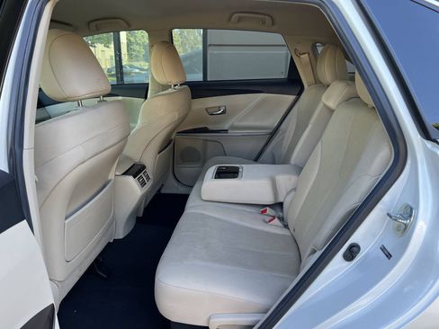 Used 2011 Toyota Venza w/ Convenience Pkg FWD image 11