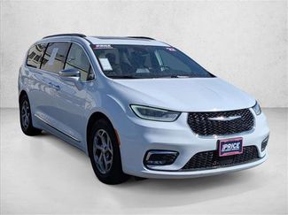 Used 2022 Chrysler Pacifica Limited video 3