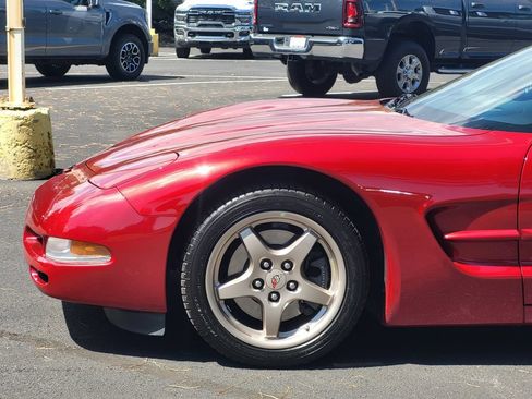 Used 2004 Chevrolet Corvette Convertible w/ Preferred Equipment Group RWD image 11