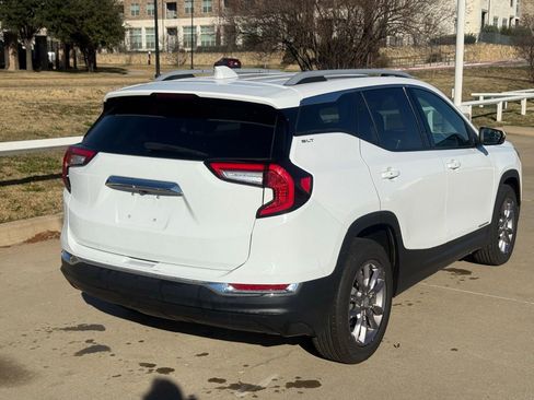 Used 2023 GMC Terrain SLT image 4
