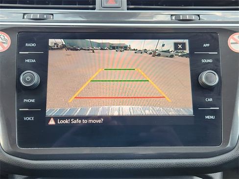 Used 2024 Volkswagen Tiguan SE image 19