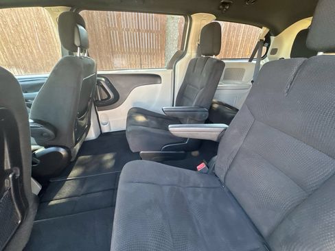Used 2016 Dodge Grand Caravan SE FWD image 29