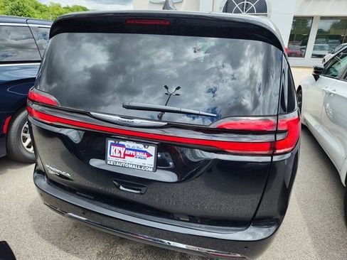 New 2025 Chrysler Pacifica Select FWD image 6