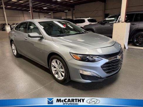 Used 2025 Chevrolet Malibu LT FWD image 1