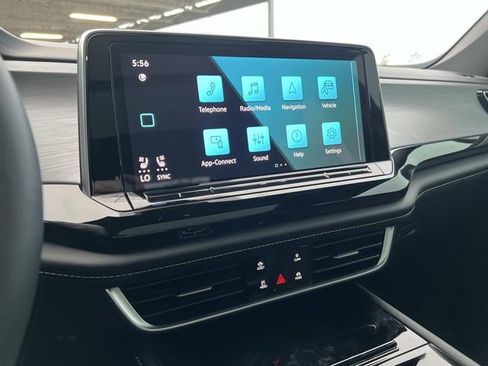 New 2026 Volkswagen Atlas Cross Sport SE FWD image 18