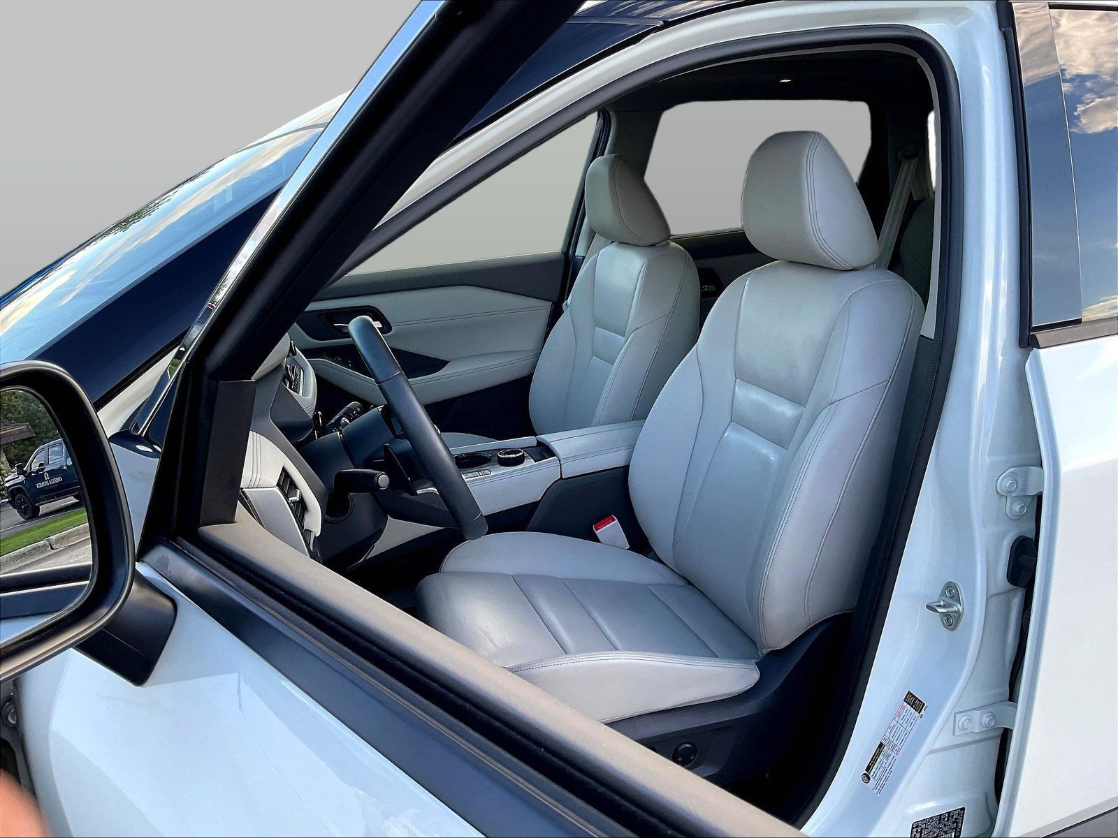 Certified 2023 Nissan Rogue SL w/ SL Premium Package AWD/4WD image 24