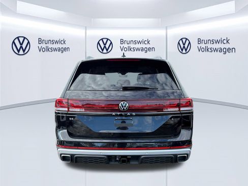 New 2026 Volkswagen Atlas Peak Edition image 5