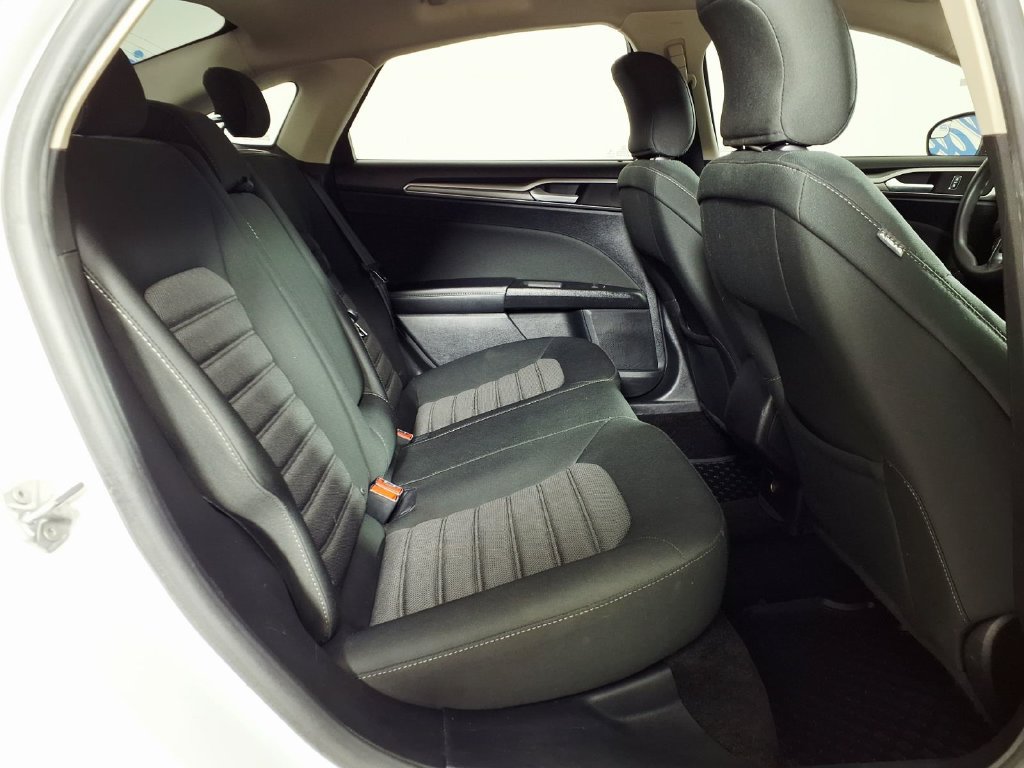 Used 2018 Ford Fusion SE FWD image 12