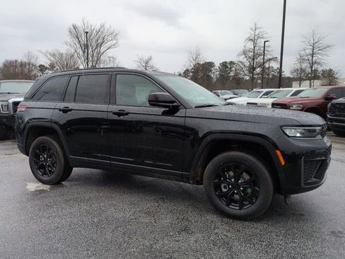 New 2026 Jeep Grand Cherokee Altitude RWD image 2