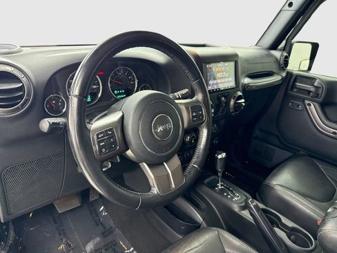 Used 2018 Jeep Wrangler Unlimited Sahara AWD/4WD image 18