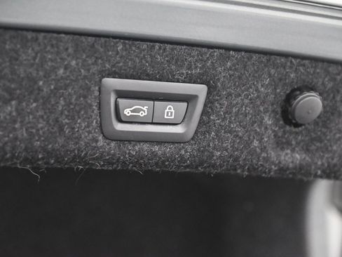 Used 2023 BMW 530e xDrive w/ Premium Package image 43