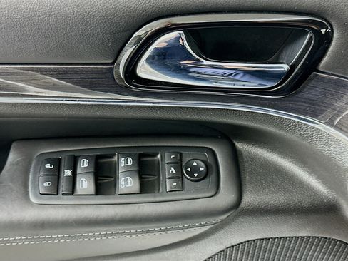Used 2020 Jeep Grand Cherokee Overland RWD image 15