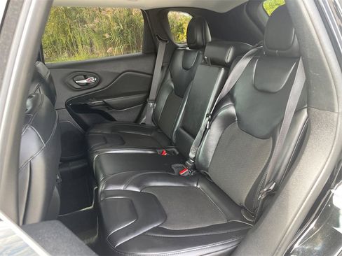 Used 2021 Jeep Cherokee Latitude Plus image 37