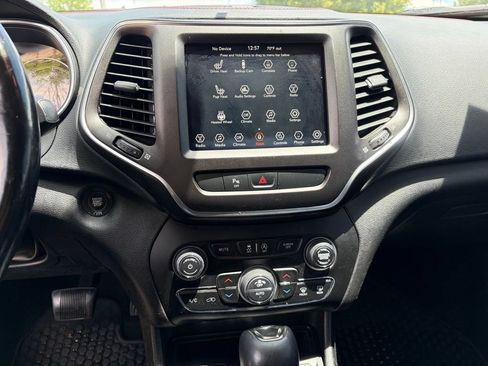 Used 2020 Jeep Cherokee Trailhawk w/ Cold Weather Group AWD/4WD image 31