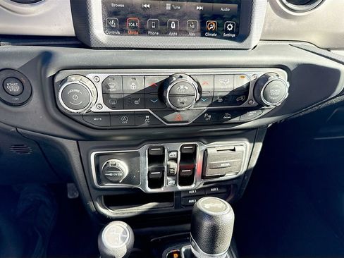Used 2021 Jeep Wrangler Unlimited Sport AWD/4WD image 17