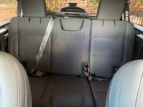 Used 2019 Jeep Wrangler Unlimited Rubicon AWD/4WD image 16