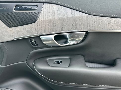 Certified 2025 Volvo XC90 T8 Ultra w/ Protection Package Premier image 19