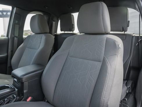 Used 2018 Toyota Tacoma TRD Off-Road w/ Four Season Floor Mat Package AWD/4WD image 37