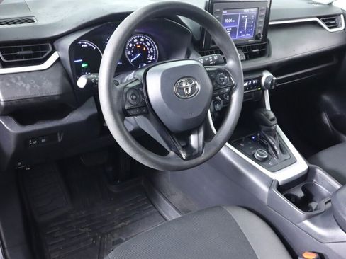Used 2021 Toyota RAV4 LE AWD/4WD image 9