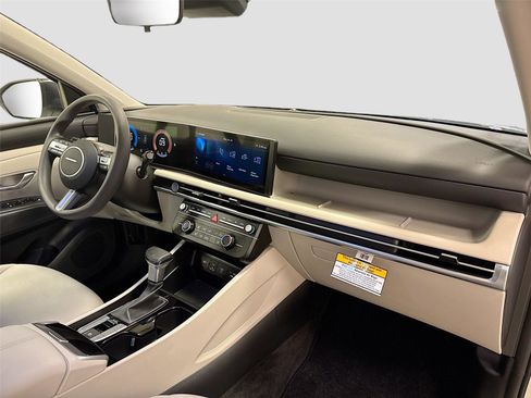 Used 2025 Hyundai Tucson SE image 26