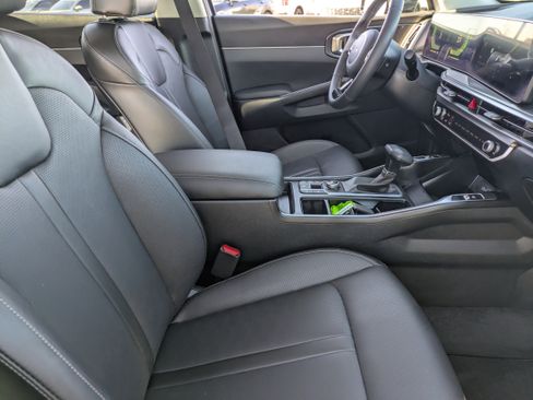 Certified 2025 Kia Sorento S w/ Panoramic Sunroof Package image 12