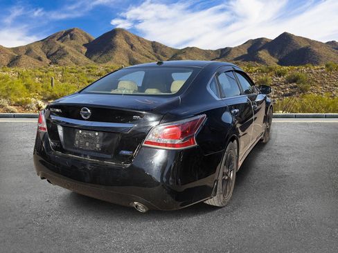 Used 2014 Nissan Altima 2.5 SL w/ Technology Package FWD image 3