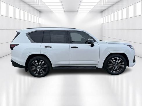 New 2026 Lexus LX 600 4WD w/ Luxury Package image 4
