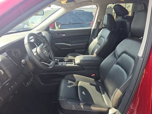 Used 2024 Nissan Pathfinder SL w/ SL Premium Package FWD image 6