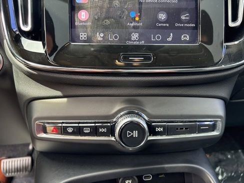 Used 2025 Volvo XC40 B5 Plus image 26