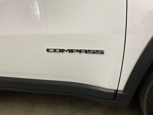 Used 2024 Jeep Compass Latitude AWD/4WD image 10