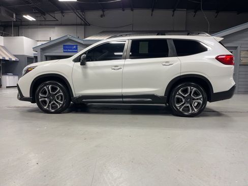 Used 2023 Subaru Ascent Limited w/ Technology Package image 5