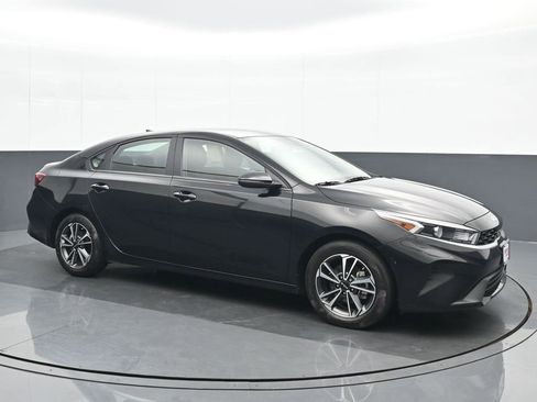 Used 2024 Kia Forte LXS w/ LXS Technology Package image 8