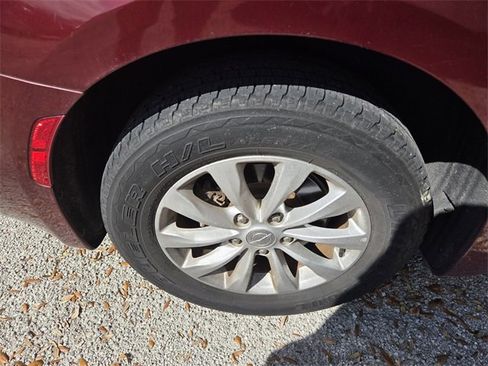 Used 2017 Chrysler Pacifica Touring-L image 7