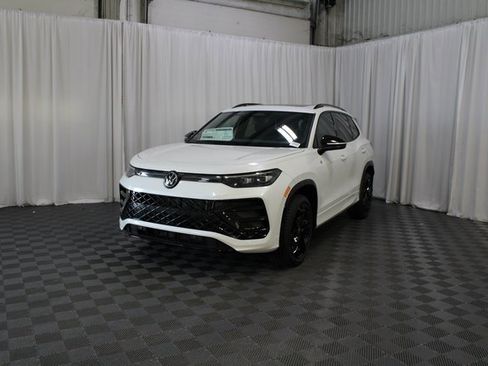 New 2025 Volkswagen Tiguan SE R-Line image 26