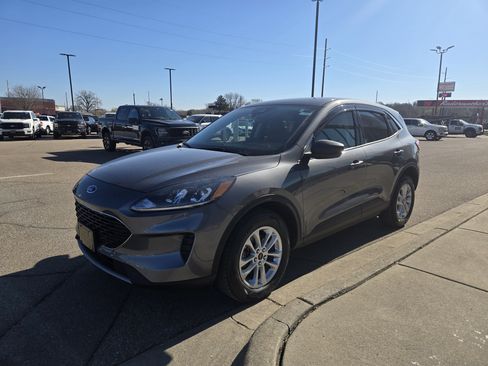 Certified 2022 Ford Escape SE w/ Convenience Package image 3