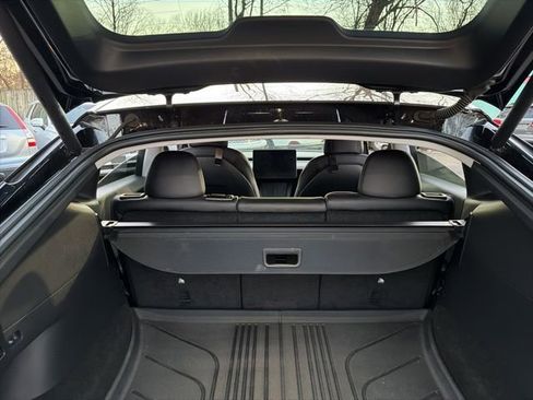 Used 2021 Tesla Model Y Long Range image 12