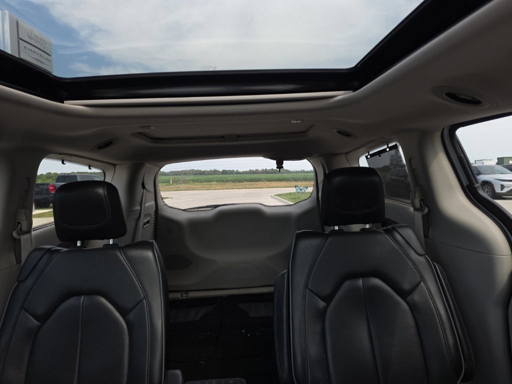 Used 2019 Chrysler Pacifica Limited FWD image 20