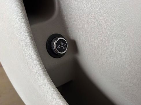 Certified 2023 Cadillac XT4 Luxury w/ Cold Weather Package image 15