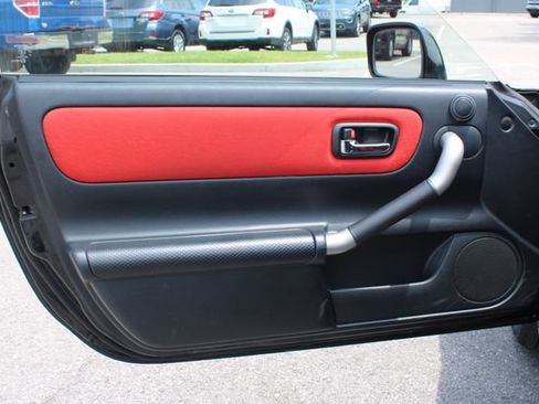 Used 2001 Toyota MR2 RWD image 10