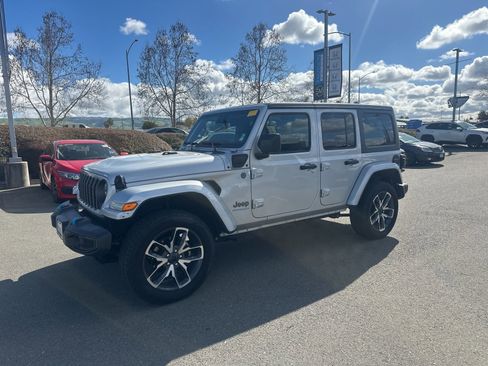 Used 2024 Jeep Wrangler Unlimited w/ Convenience Group image 5