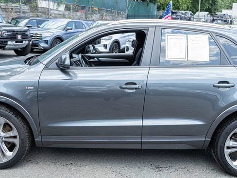 Used 2018 Audi Q3 2.0T Premium w/ Convenience Package AWD/4WD image 3