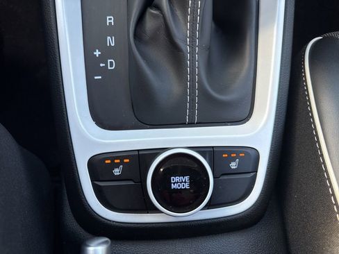 Used 2022 Hyundai Venue Limited image 33