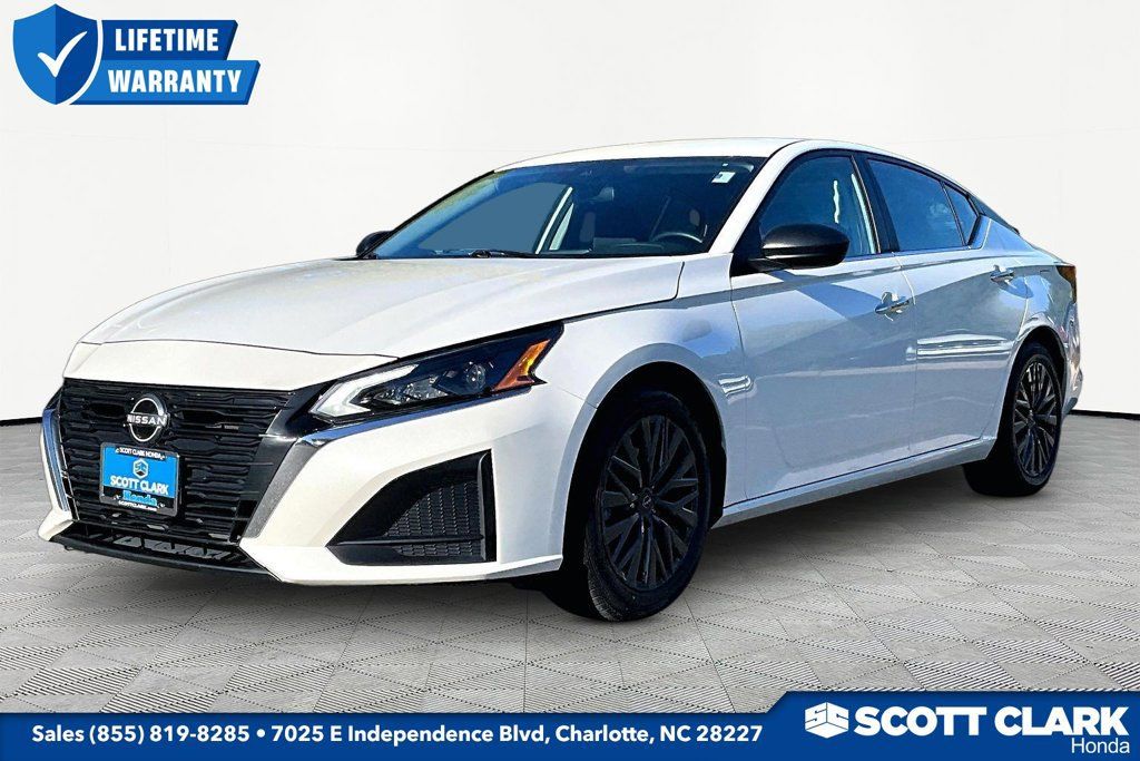 Used 2024 Nissan Altima 2.5 SV FWD image 3
