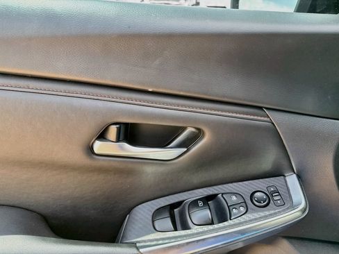 Used 2024 Nissan Sentra SR w/ SR Premium Package FWD image 9