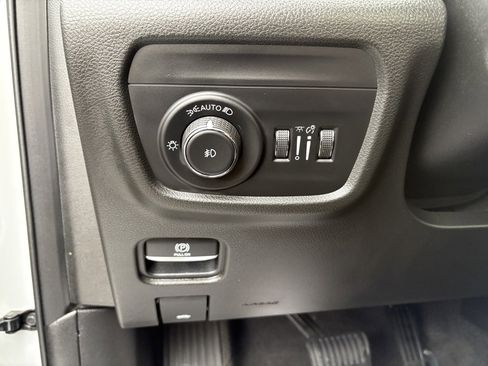 Used 2021 Jeep Grand Cherokee L Overland w/ Luxury Tech Group IV image 24